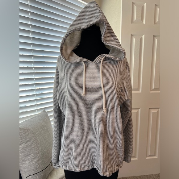 O’NEILL LIKE NEW! UNISEX NAVY STRIPED HOODIE SIZE LARGE - Picture 2 of 9